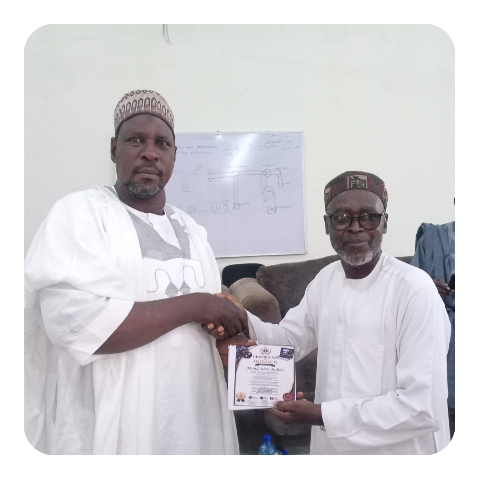 RANAR HOTO TA DUNIYA VIEW BINDER MULTI MEDIA NA MAKARANTAR FASAHA TA JIHAR KANO (KANO POLY)TA KARRAMA MUHAMMAD IDRIS BANKWALE MAI HOTO BISA GUDU MAYAR DA YA BAYAR InShot 20260820 114731089